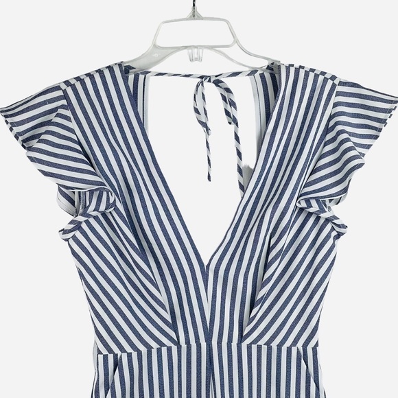 New-shop17 Vertical Striped Deep V-neck, Open Tie Back, Flutter Sleeve Romper SM - Picture 3 of 15